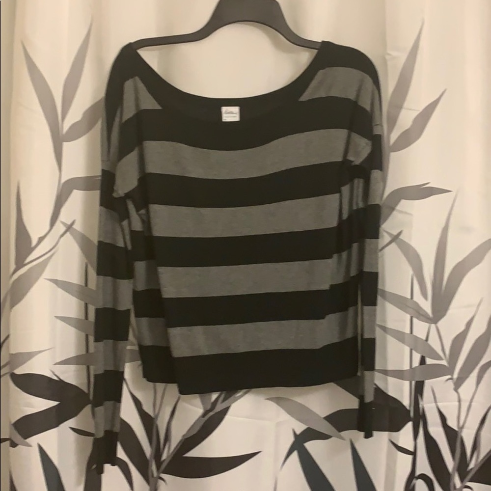 Long sleeve loose cropped shirt